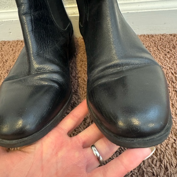 Kenneth Cole Reaction Boots Salt Chelsea Ankle Heel Black Leather 9 - Picture 4 of 9